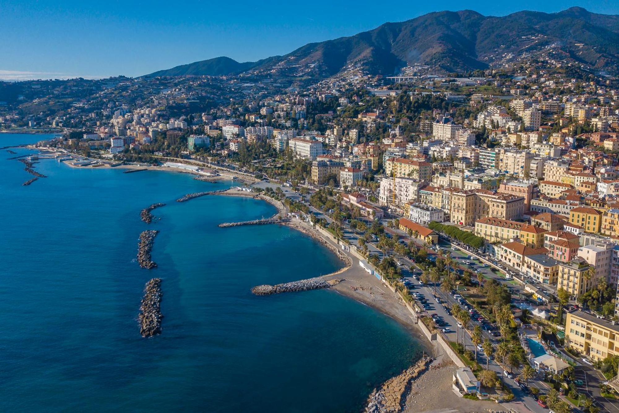 Casa Emma With Sea Glimpse - Happy Rentals Sanremo Bagian luar foto